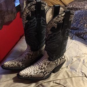 Women’s Python cowboy boots sz 6